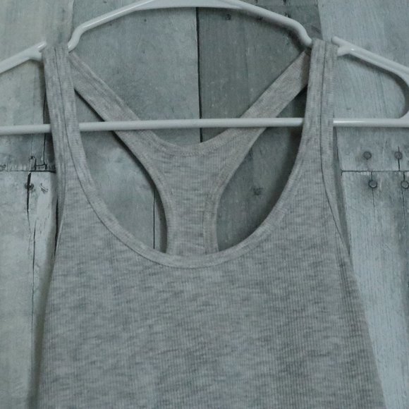 Old Navy | Women's Active Go Dry Fitted Tank Top - Picture 3 of 10